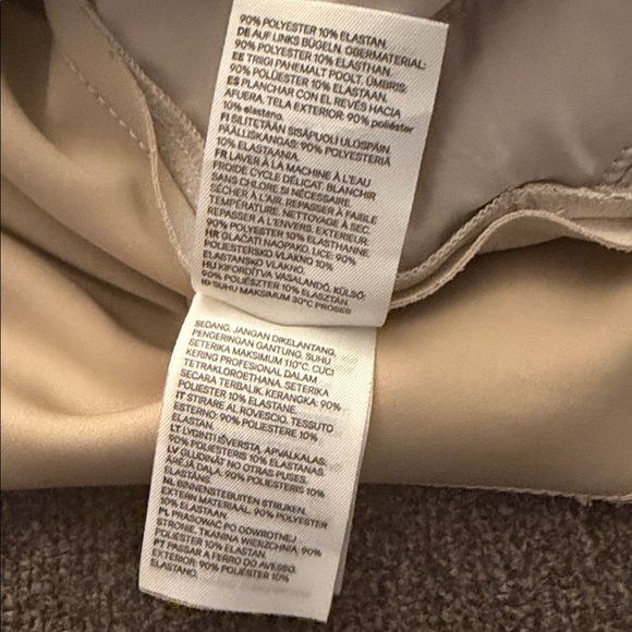 H&M Stylish Cream Jacket with Zipper Details - Picture 6 of 6